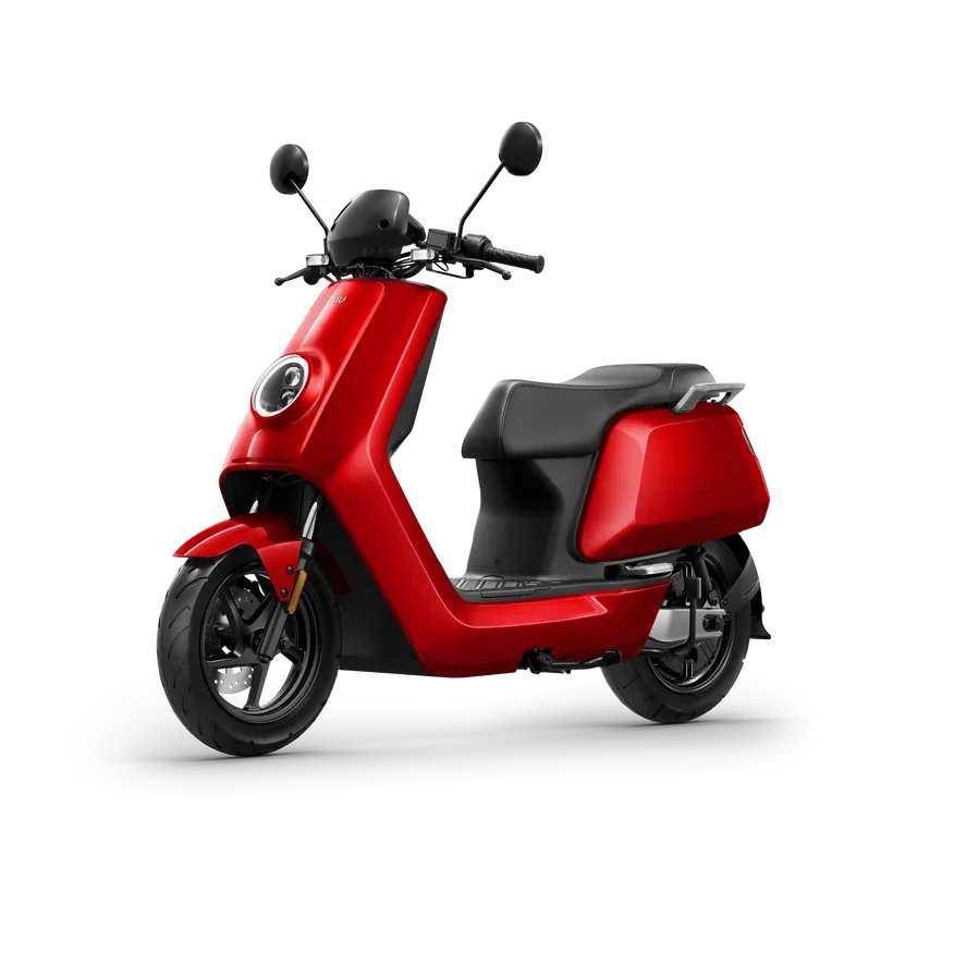 NIU NQi Sport rouge, vue trois quarts avant